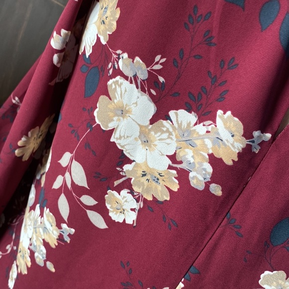 Lush XS burgundy open shoulders and button at the nape is the neck - Picture 7 of 9